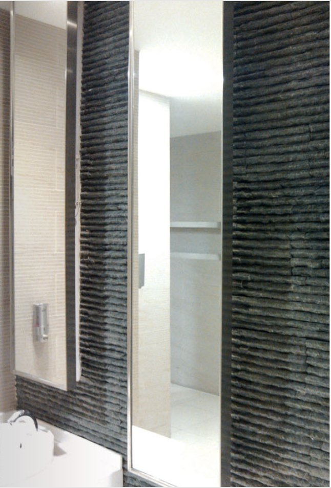 Bathroom feature wall in dark rippled stone